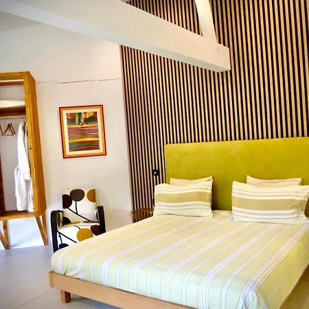 La Demeure De Fiacre Bed & Breakfast