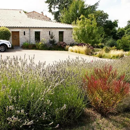 La Demeure De Fiacre Bed and breakfast
