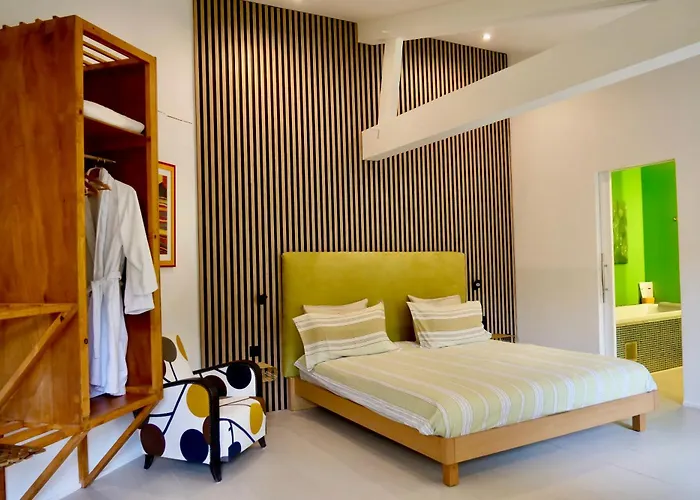 La Demeure De Fiacre Bed & Breakfast 4*