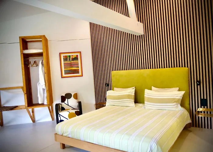 La Demeure De Fiacre Bed & Breakfast