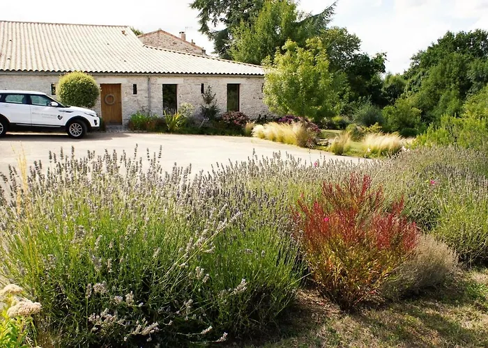 La Demeure De Fiacre Bed & Breakfast